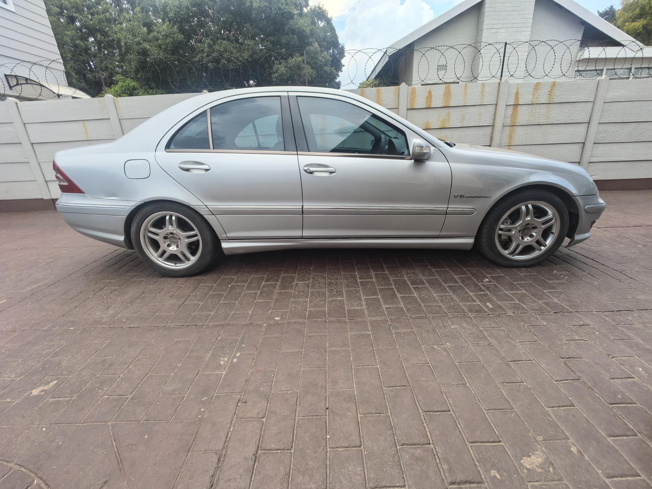 Mercedes Benz C 32 AMG  V 6 Kompressor